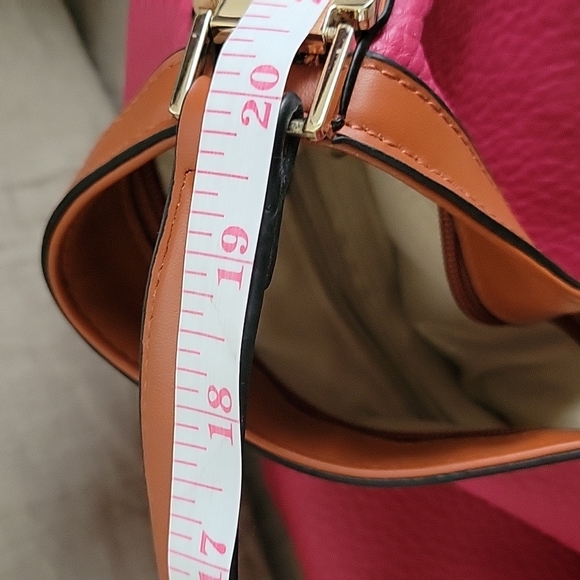 Jones New York Signature Ruby/Carmel Colorblock faux leather bag. Back zipper. - Picture 14 of 15